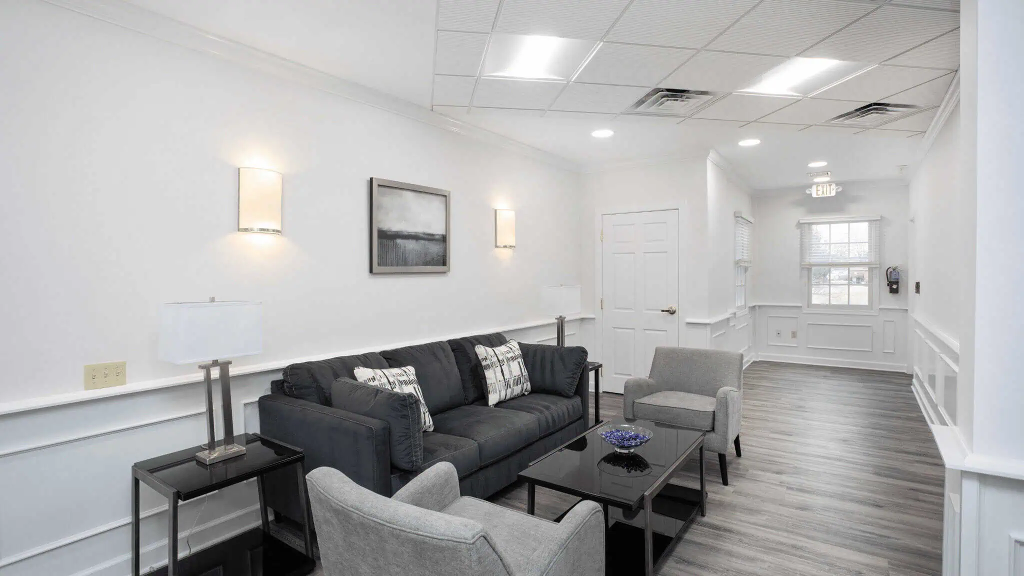 Guest waiting area at Rolling Hills Recovery center.
